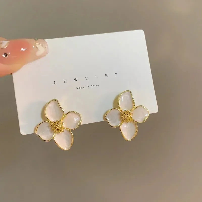 Hypoallergenic Stylish Vintage Flower Stud Earrings Premium Vintage Gold Plated Stainless Steel For Women Party сережки женск